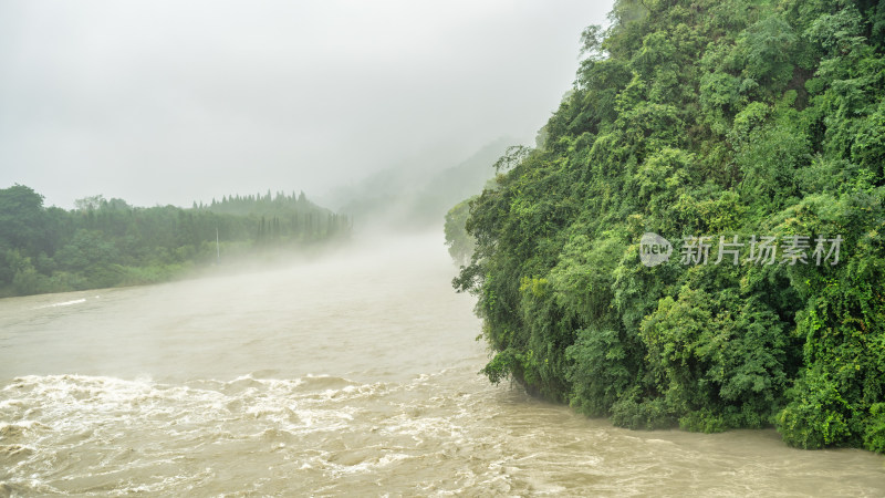 四川都江堰景区的雨季