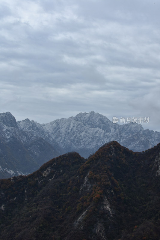 西安秦岭嘉午台下雪雪山远景