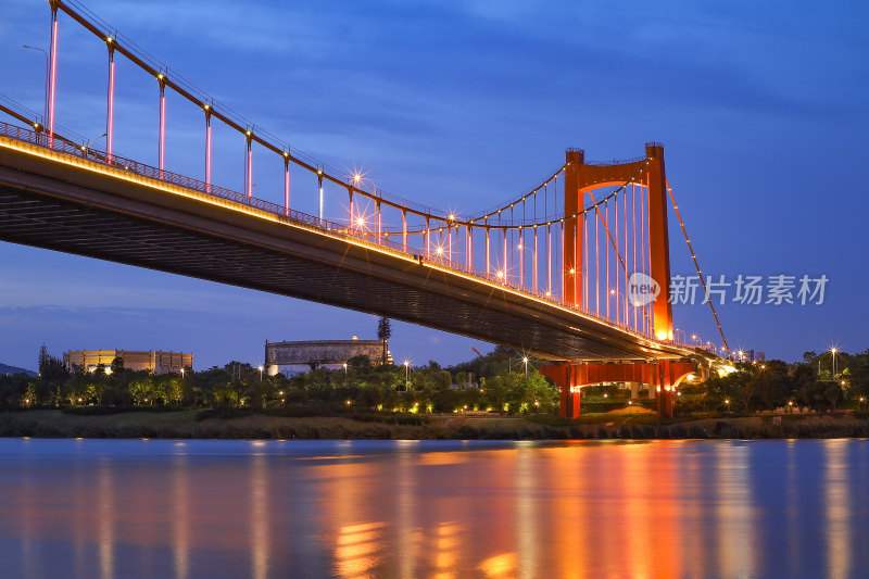 广西南宁良庆大桥城市风光建筑夜景