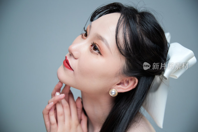 女性婚纱妆面