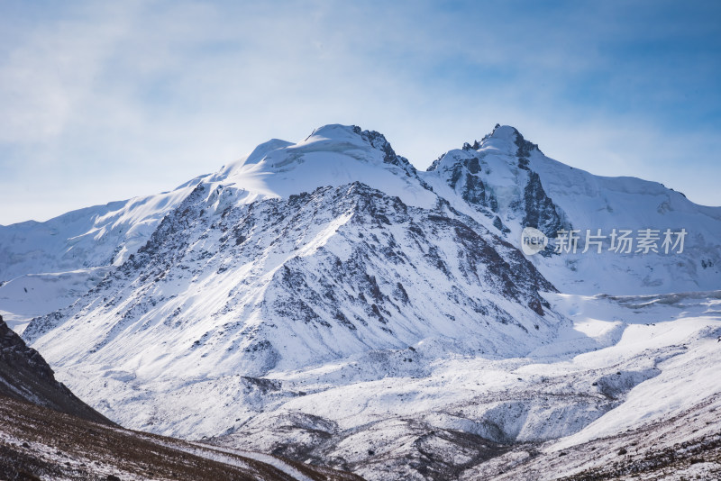 雪山山峰山脉