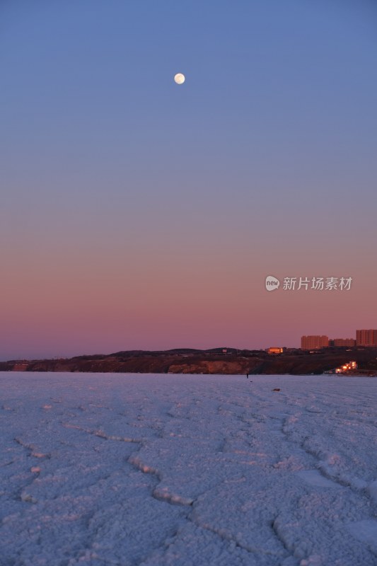 大连冰封的海面