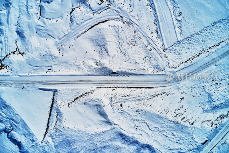 雪山上的公路