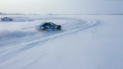 雪地赛车速度与激情漂移