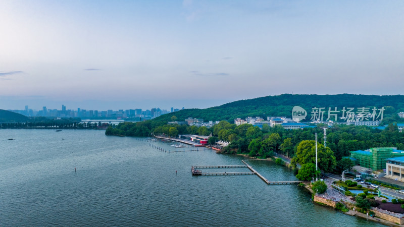 湖北武汉东湖凌波门早晨