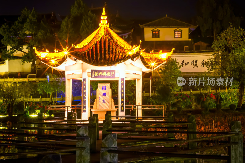 雨洲亭夜景