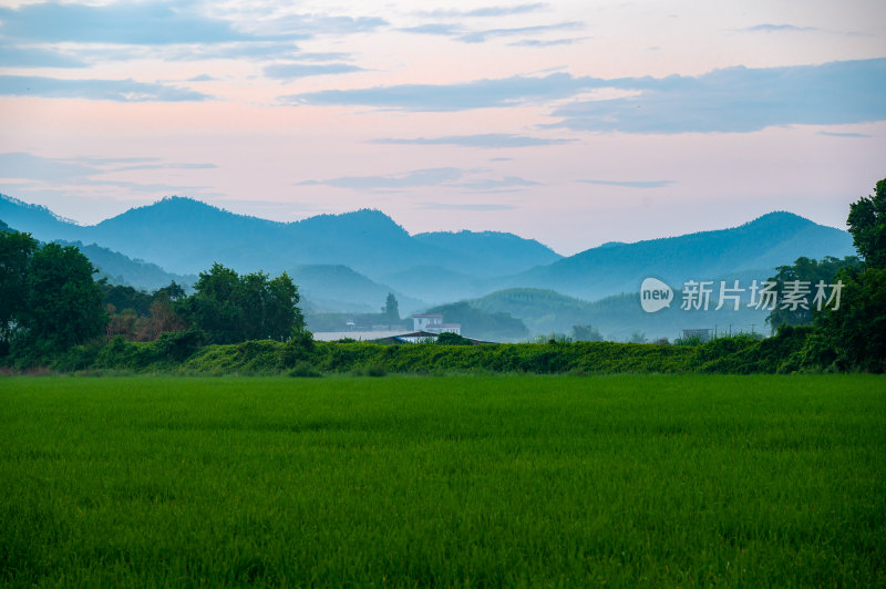 乡村高山田野日落晚霞田园风光