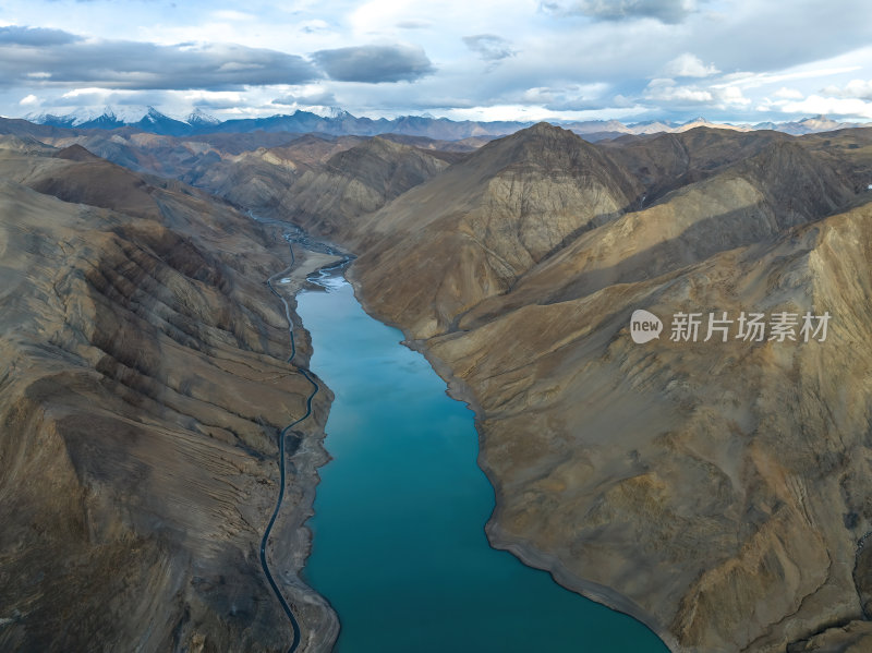 西藏日喀则满拉水库雪山湖泊高空航拍