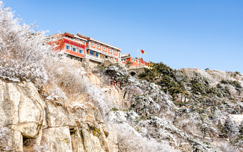 山东泰安泰山风景区雪景自然景观