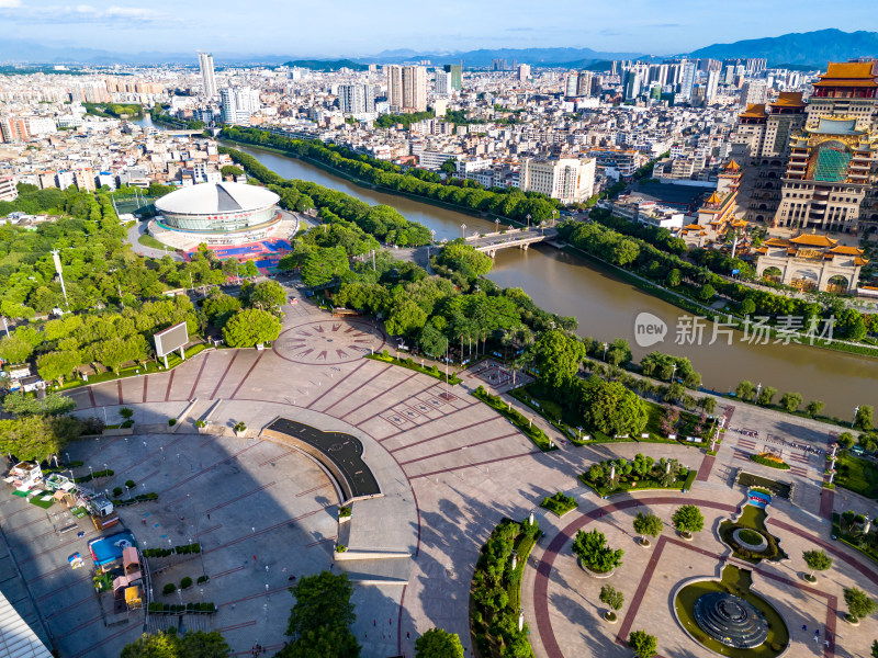 玉林城市建设蓝天白云航拍图