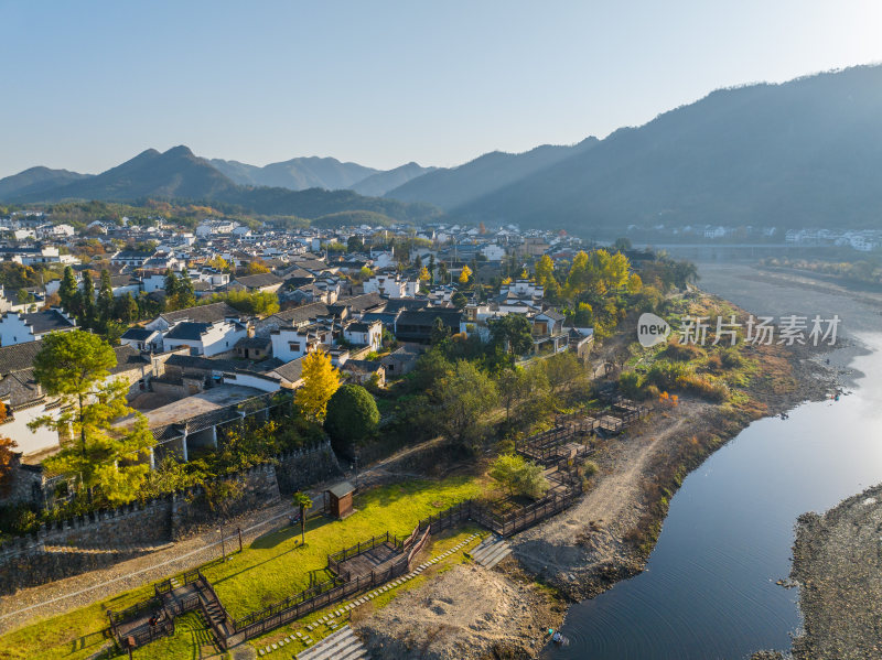 航拍安徽宣城泾县桃花潭风景区老街村庄