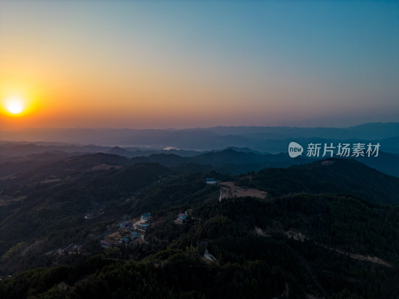 山川丘陵地貌日落晚霞航拍摄影图