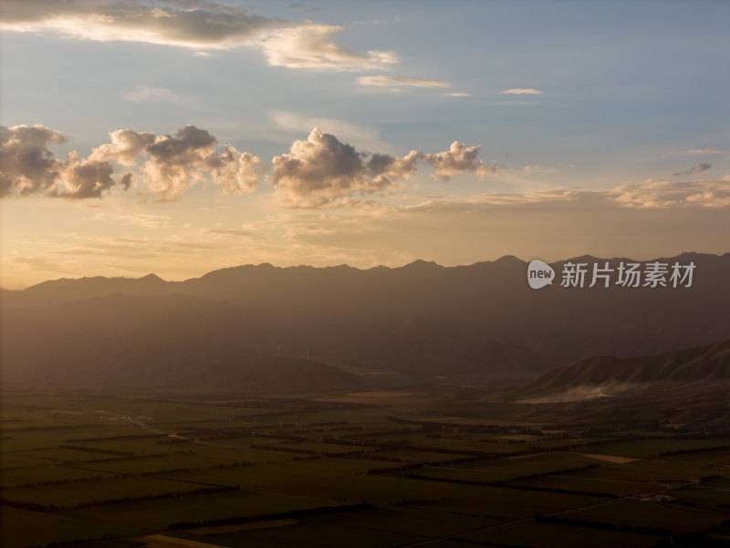 新疆那拉提景区草原森林山脉落日