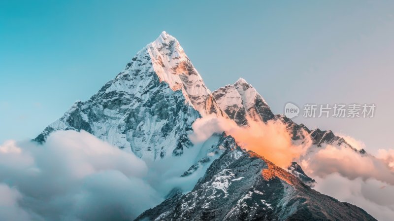 珠穆朗玛峰高峰雪山最高海拔日照金山