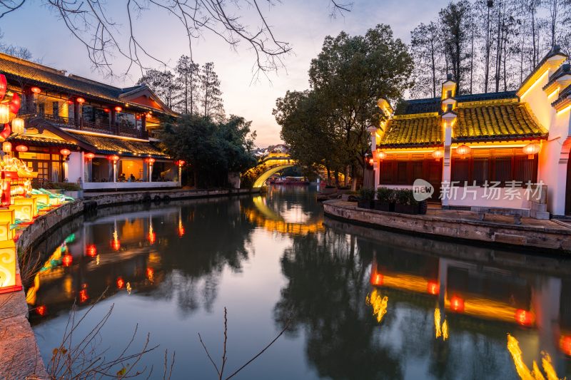 南京白鹭洲秦淮河傍晚夜景