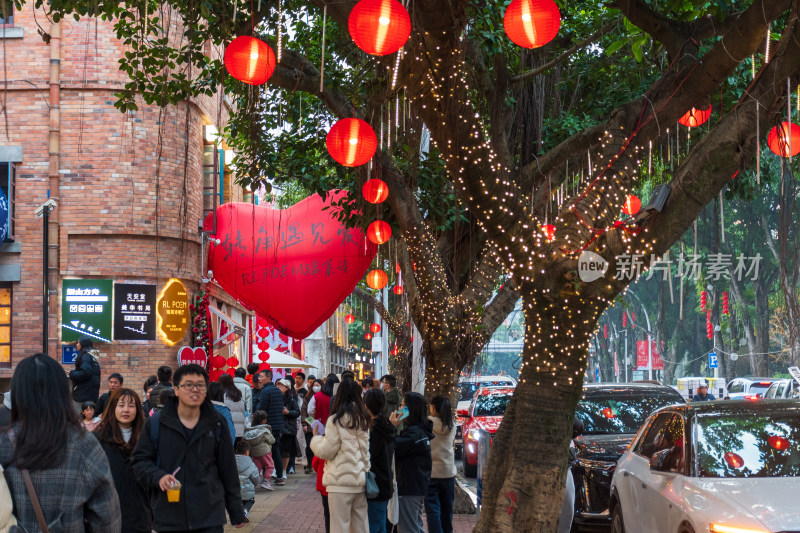 夜色下的福州烟台山漫步街区