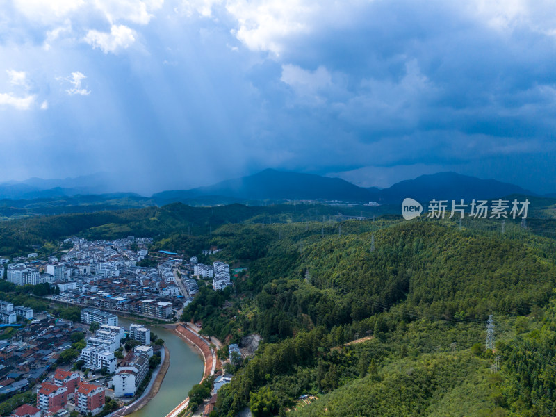 山川风景蓝天白云航拍图