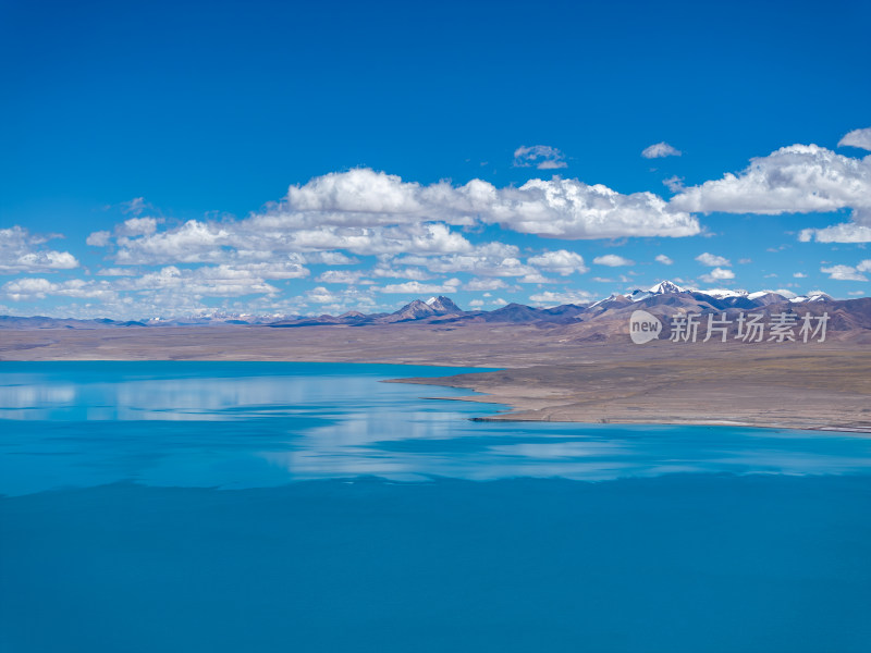 西藏山南羊卓雍措圣湖神湖蓝色高空航拍