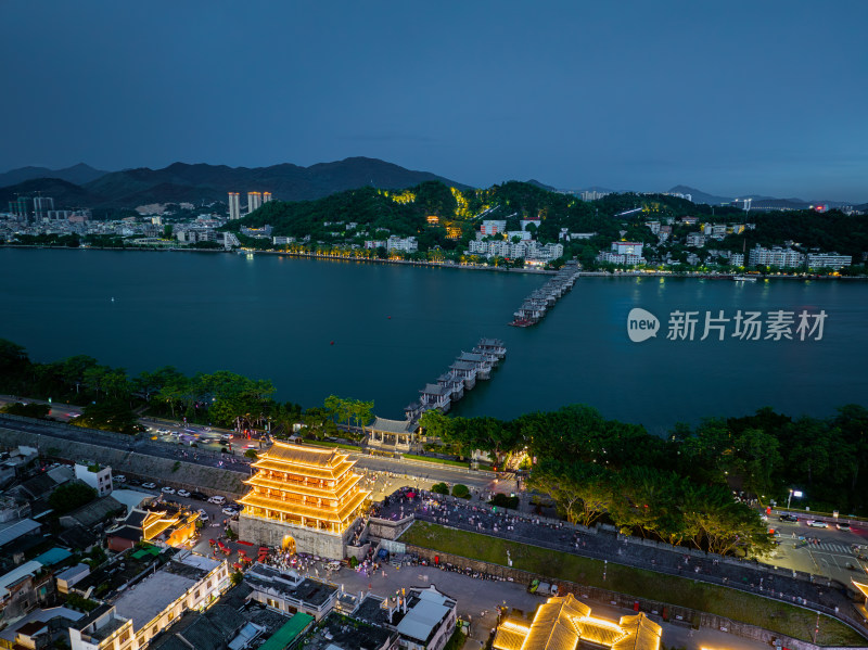 航拍夏季夜晚潮州广济楼与广济桥夜景风光