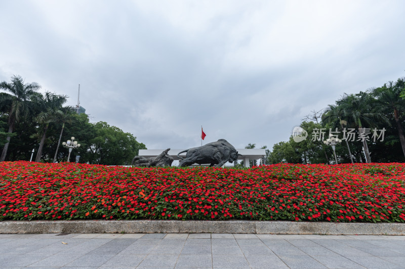 深圳市委拓荒牛雕塑