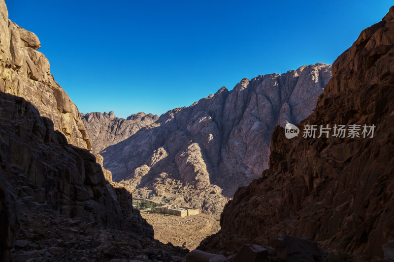 山谷中的圣凯瑟琳修道院