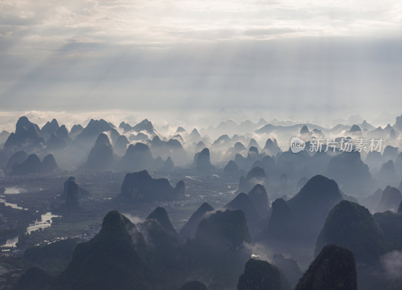 桂林鸟瞰图群山山巅清晨