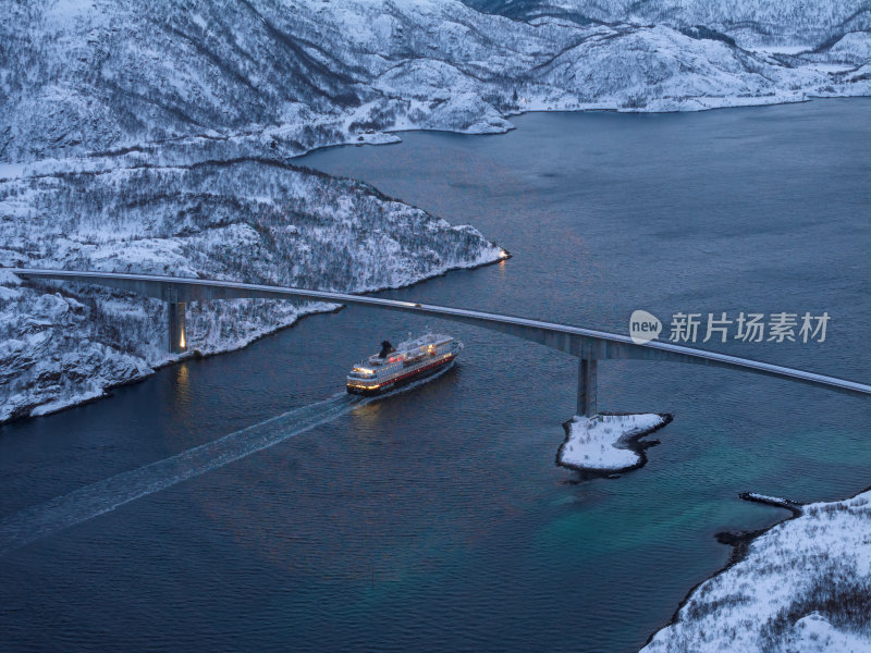 挪威罗弗敦群岛北极圈雷纳冬季雪景高空航拍