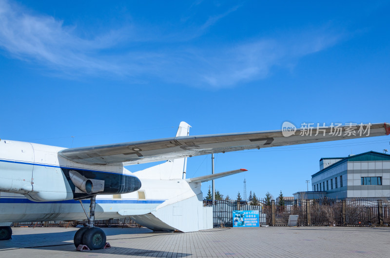 内蒙古呼伦贝尔满洲里国门景区老式飞机展示