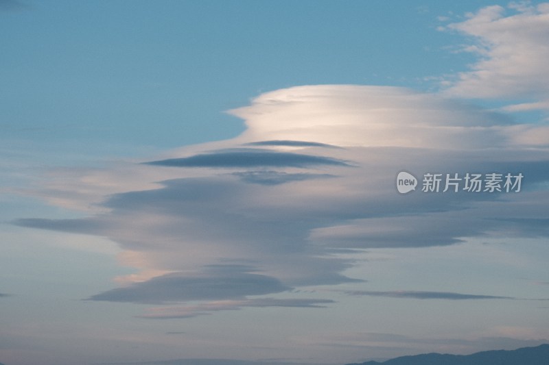 天空中形态独特的云层