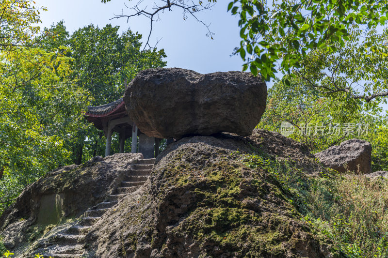 杭州宝石山寿星石景点