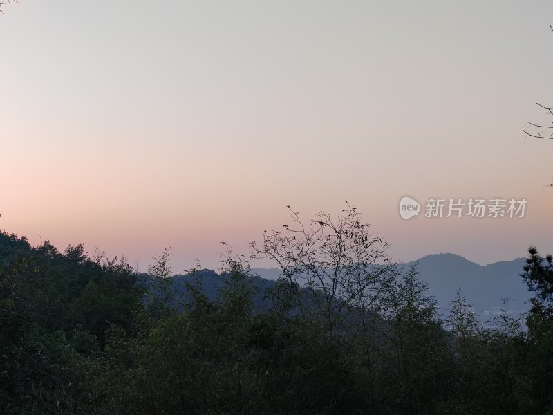 山林暮色之景 远山近树交相呼应