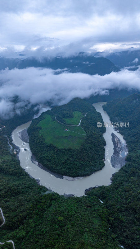 西藏墨脱县雅鲁藏布江果果糖大拐弯高空航拍