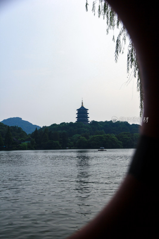 杭州西湖雷峰塔湖景