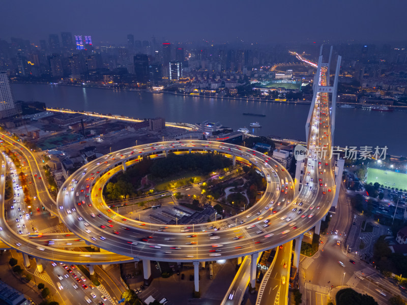 航拍俯瞰上海南浦大桥夜景