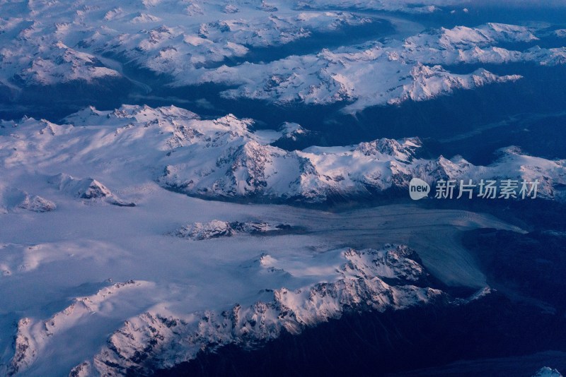 航拍雪山