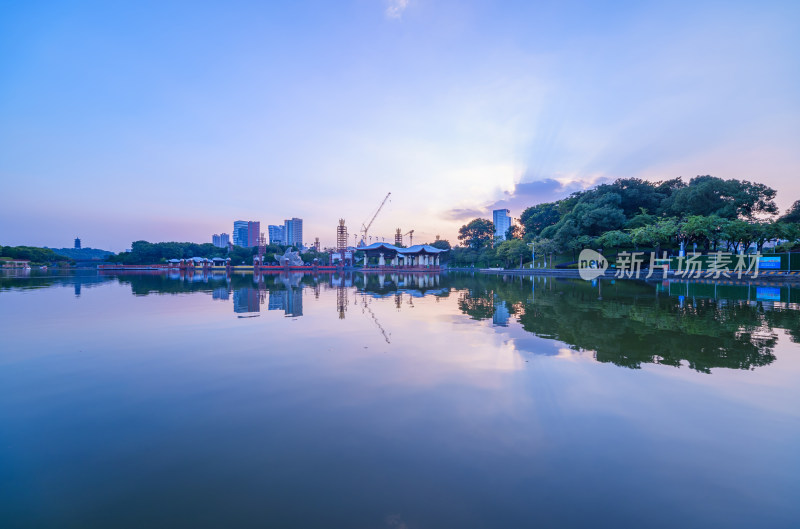 佛山千灯湖CBD城市摩天大楼建筑夕阳晚霞