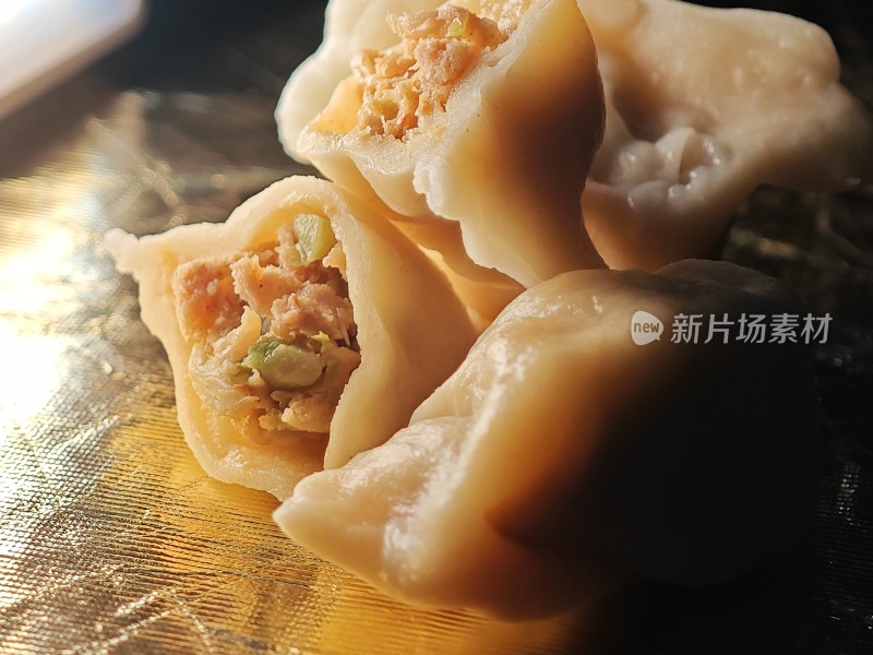 内馅饱满的美味饺子