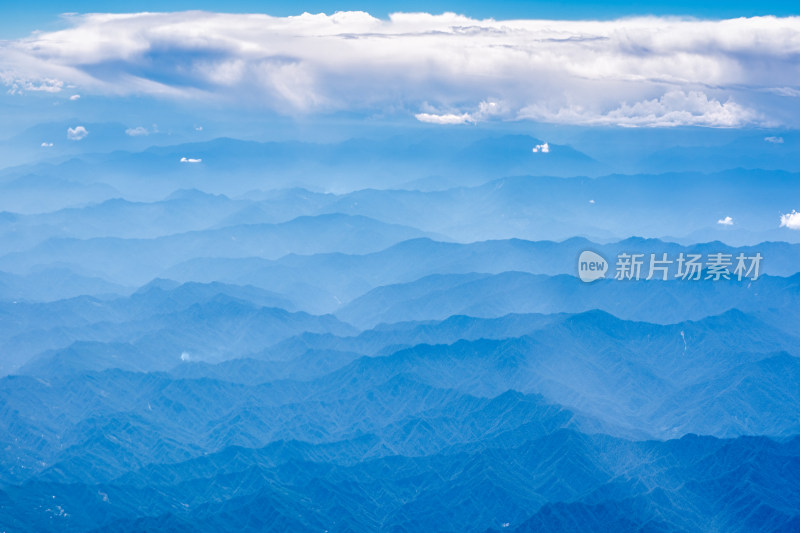 飞机上拍摄的甘南藏族自治州舟曲县的群山