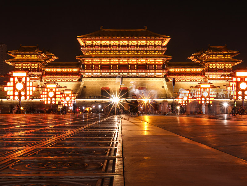 河南省洛阳市著名旅游景点应天门的夜景风光