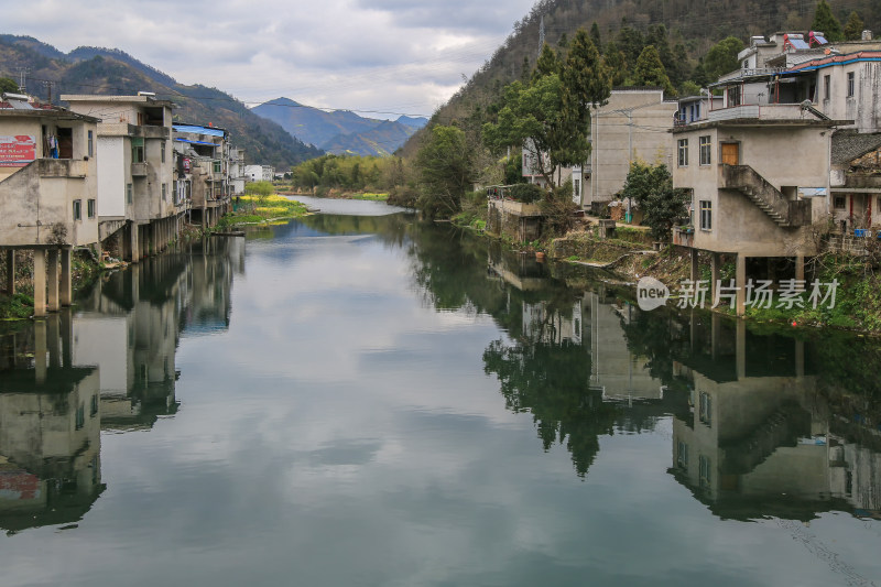 徽州古茶道：歙县文昌古道春天油菜花盛开