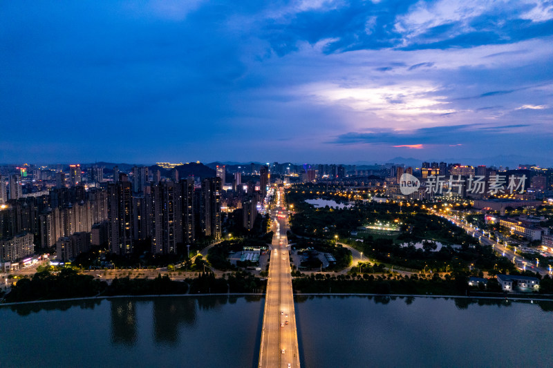 宜宾城市夜幕降临夜景灯光航拍图