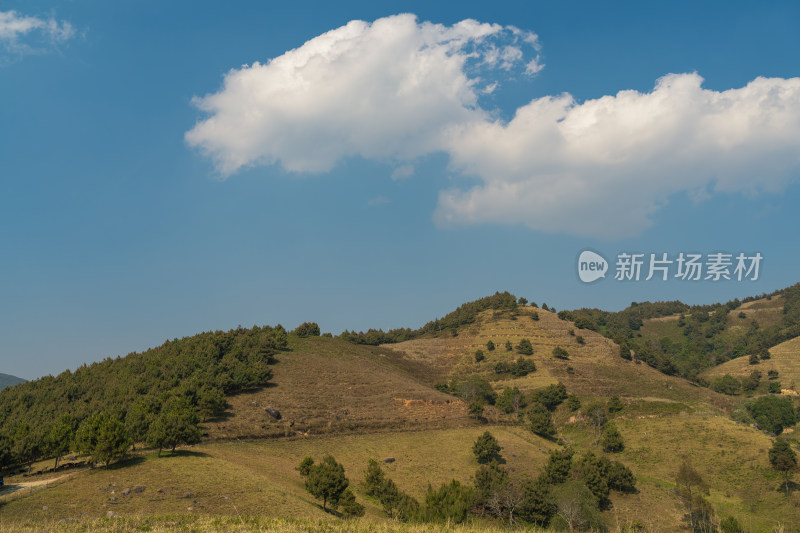 山顶的天空和风景