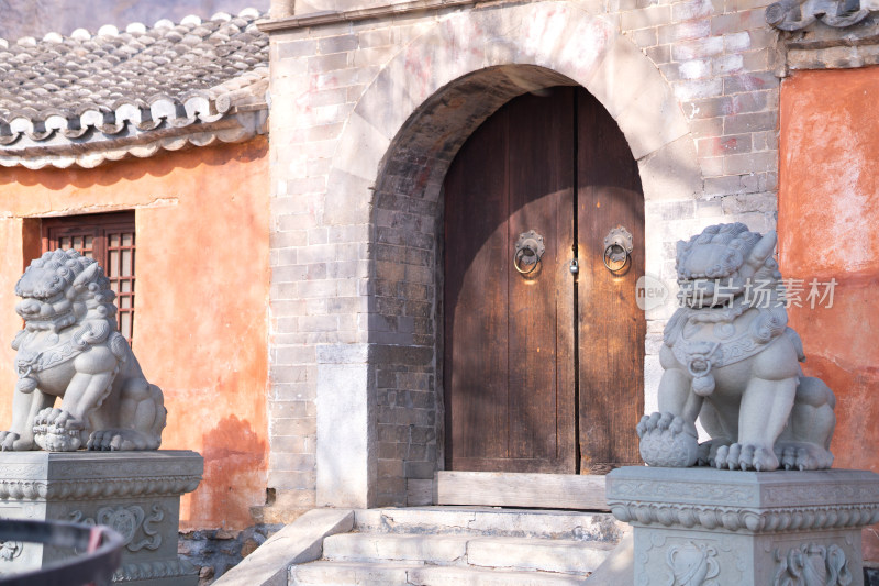 北京市门头沟区灵岳寺的石狮子