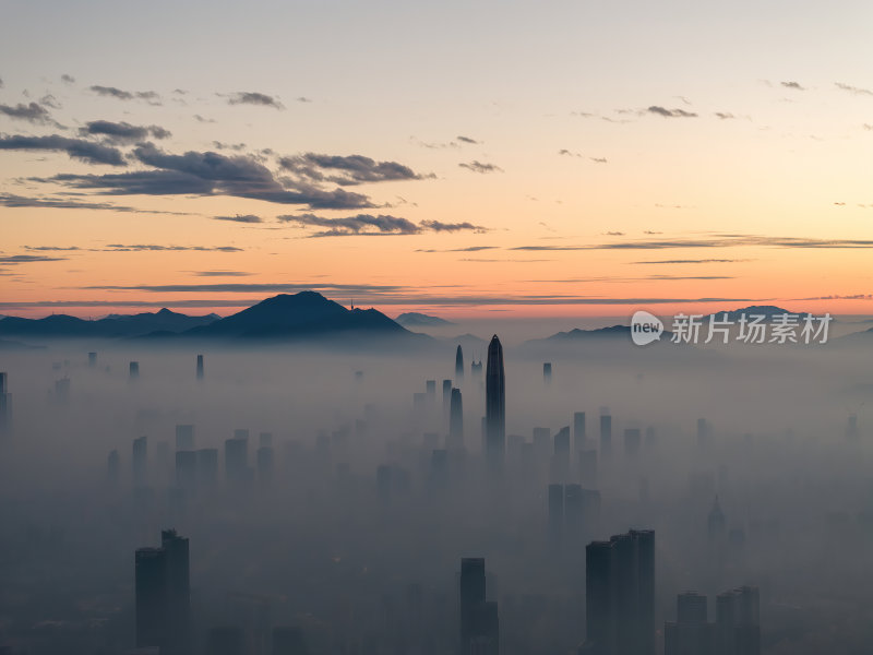 深圳福田CBD大湾区城市天际线上的薄雾