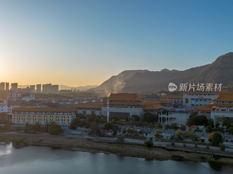 仙游城区依山傍水的古建筑群全景