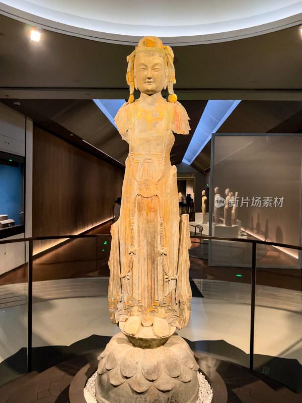 博物馆内古代佛像雕塑