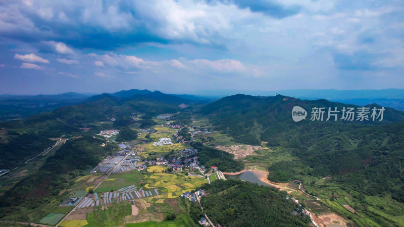 美丽乡村田园农业种植大棚航拍图