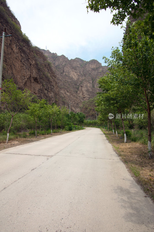 北京门头沟南石洋大峡谷的公路