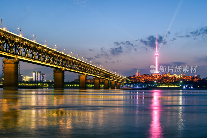 夏季武汉长江大桥夜景风光