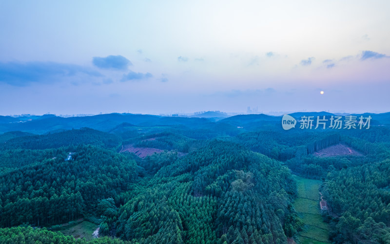 广西南宁乡村丘陵青山森林夕阳黄昏航拍全景